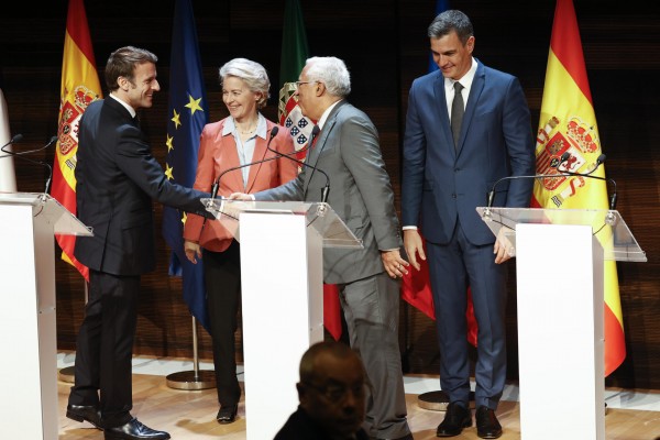 Alicante alumbra el acuerdo para la interconexión verde con Francia: costará 2.500 millones y sin descartar el gas 'rosa'