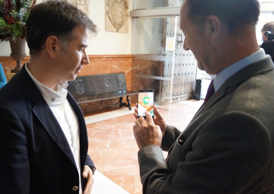 Orihuela lanza una aplicación móvil para cazar los valores de la Navidad