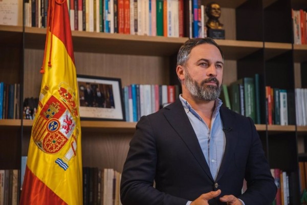 Abascal hablará con el PP para una moción de censura con un candidato neutral