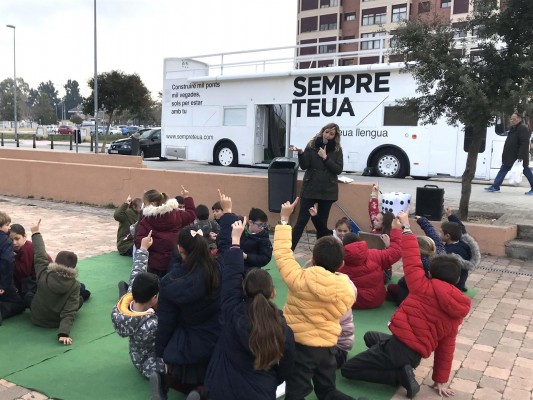 Intersindical denuncia la inacción de la Generalitat ante la bajada del uso social del valenciano