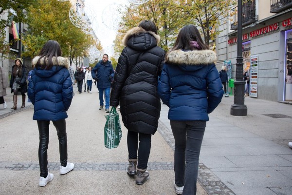 Sanidad insta a abrigarse con varias capas de ropa y evitar las placas de hielo por las bajas temperaturas