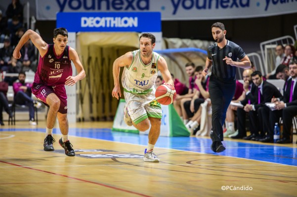 El TAU da la campanada ante el Força Lleida
