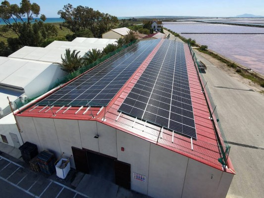 Los acuerdos de venta de energía llegan a los tejados de las empresas: ahorro con inversión cero