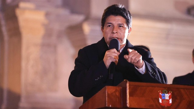 La Fiscalía de Perú detiene a Pedro Castillo tras ser destituido por el Congreso
