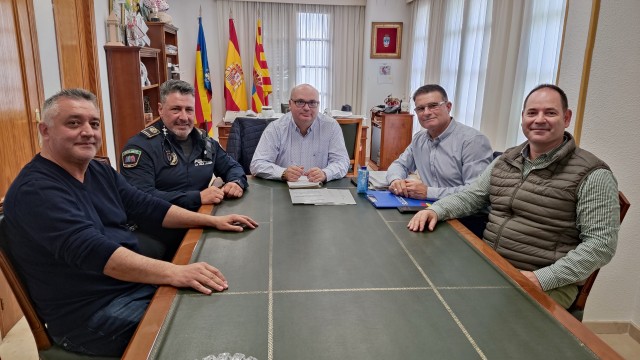 Verdú se compromete a ocupar las vacantes de la plantilla municipal y de Policía Local
