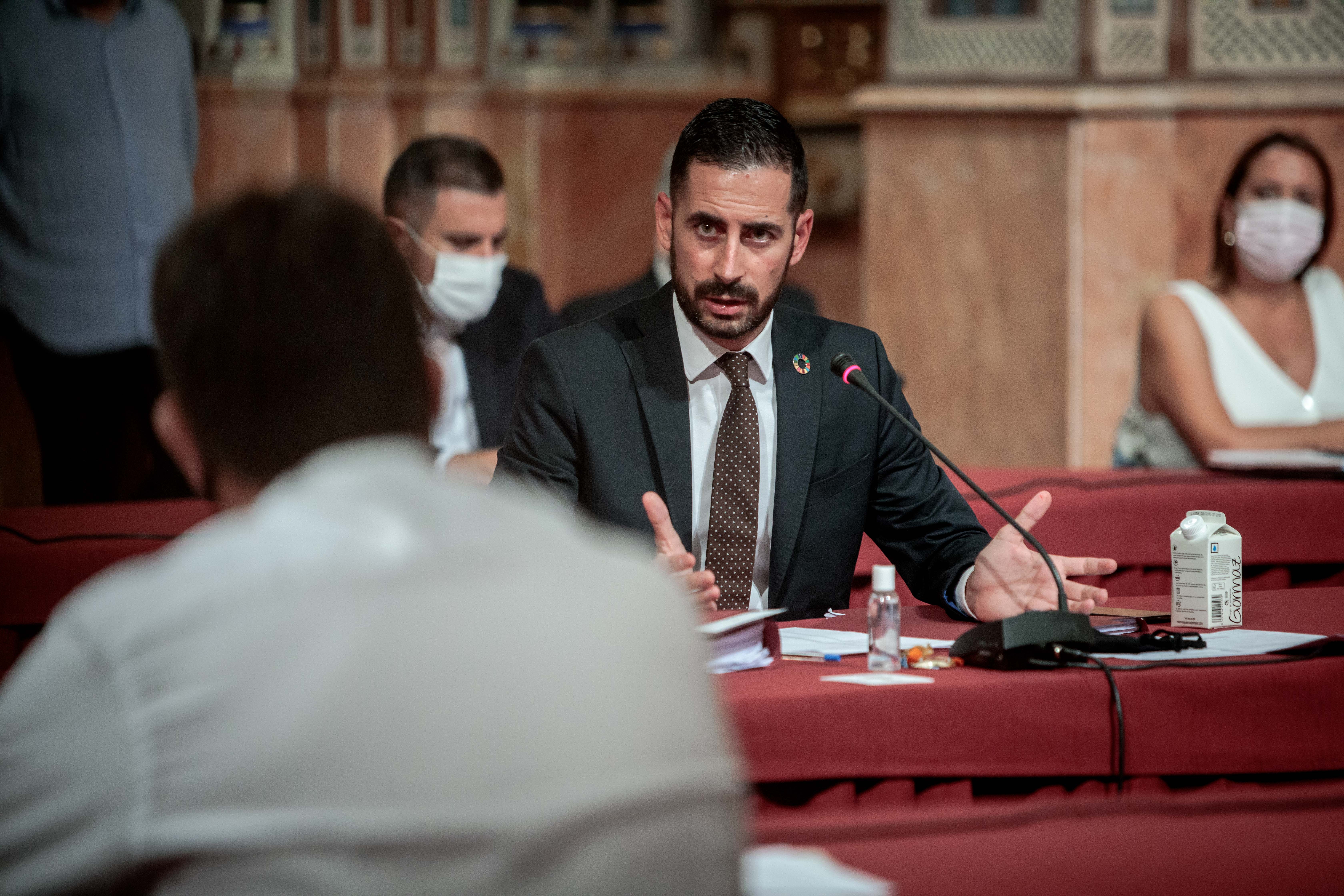 Bielsa ficha al periodista Carlos Alós para reforzar su equipo de comunicación