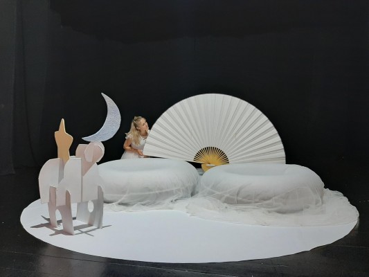 Sala L'Horta se sumerge en un cuento cósmico para bebés entre nubes, estrellas de leche y unicornios
