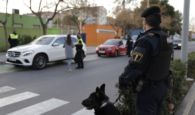  La Policia Local de Vila-real intensifica controls als vehicles per a evitar accidents en la prèvia de Nadal