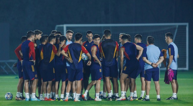 Azpilicueta se prueba con el grupo
