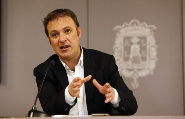 Compromís insta al bipartit d'Alacant a complir la llei d'ús del valencià