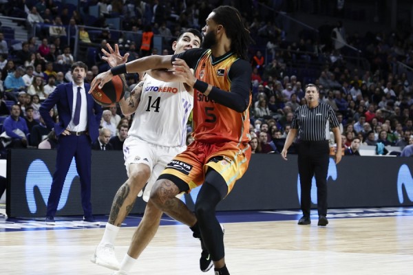 El Valencia Basket reduce al mínimo su margen de error para asegurarse la Copa
