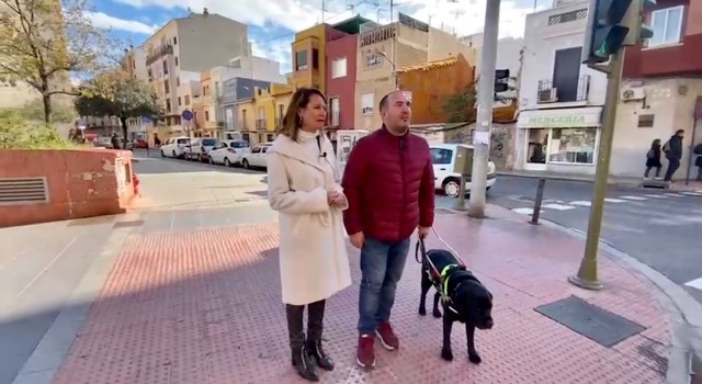 Carrasco (PP) se compromete con la asociación Aspegui a hacer accesibles los semáforos de Castelló 