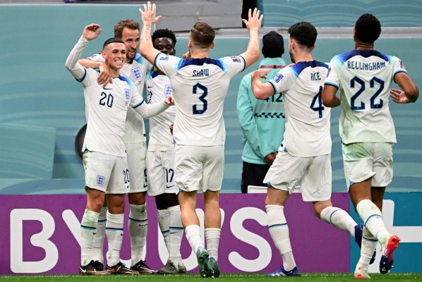 Inglaterra va armada hasta los dientes contra Francia

