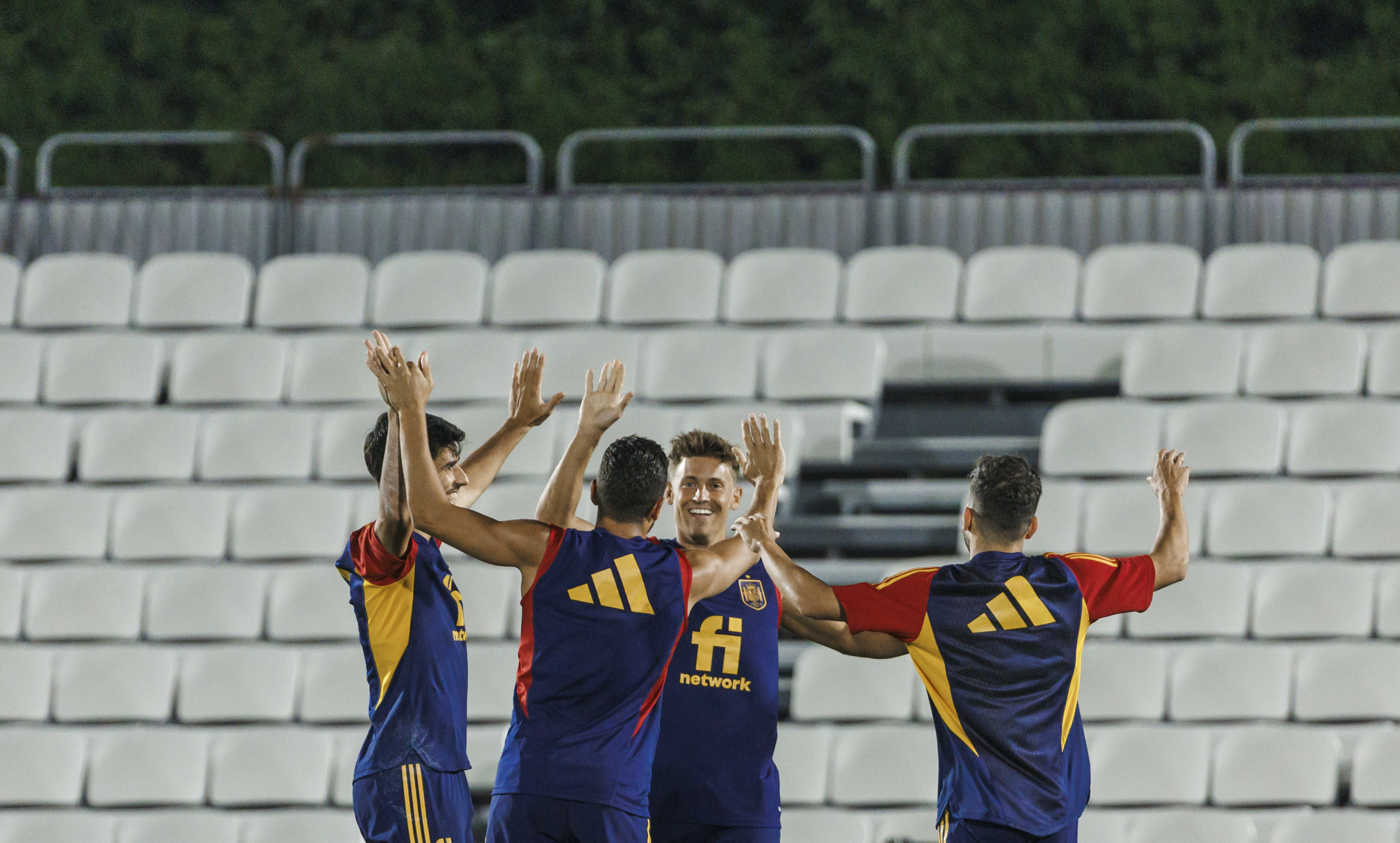 España regresa al trabajo sin Azpilicueta
