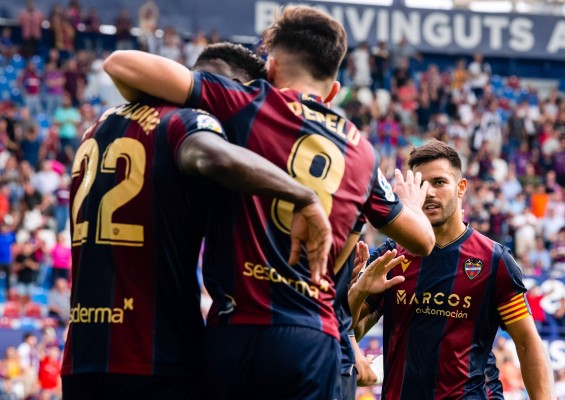 Cantero vuelve a un once en Liga tres meses después
