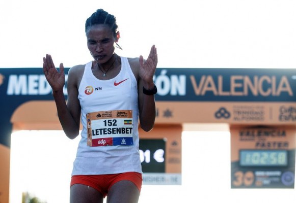 Los focos apuntan a la etíope Gidey, a la caza del récord del mundo