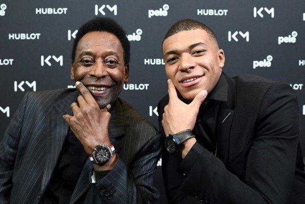 Mbappé pide una oración por la salud de Pelé