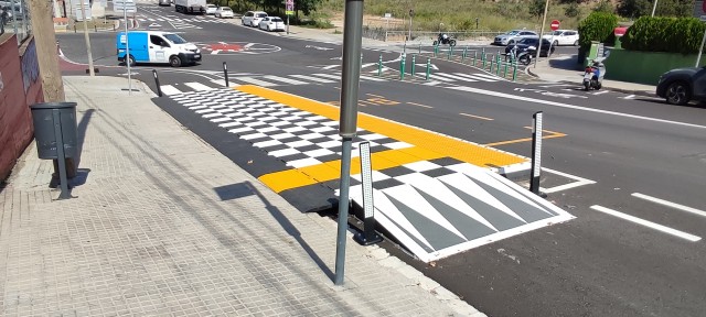 Vila-real instala plataformas en las paradas del bus 'Groguet' para facilitar la accesibilidad