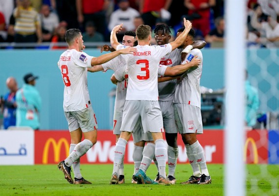 Suiza le gana la batalla a Serbia para pasar a octavos

