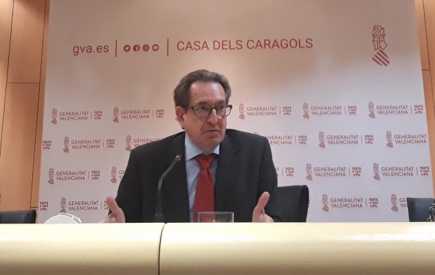 El aumento de la demanda un 18% en Primaria y la dificultad de cubrir bajas hace subir la espera