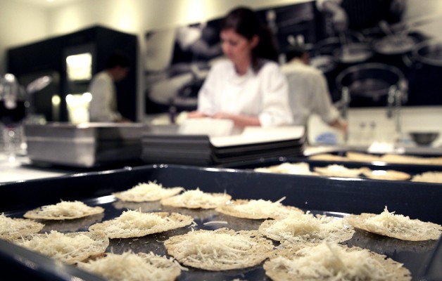 Menús de grupo, turnos de cena y otros atentados contra el comensal