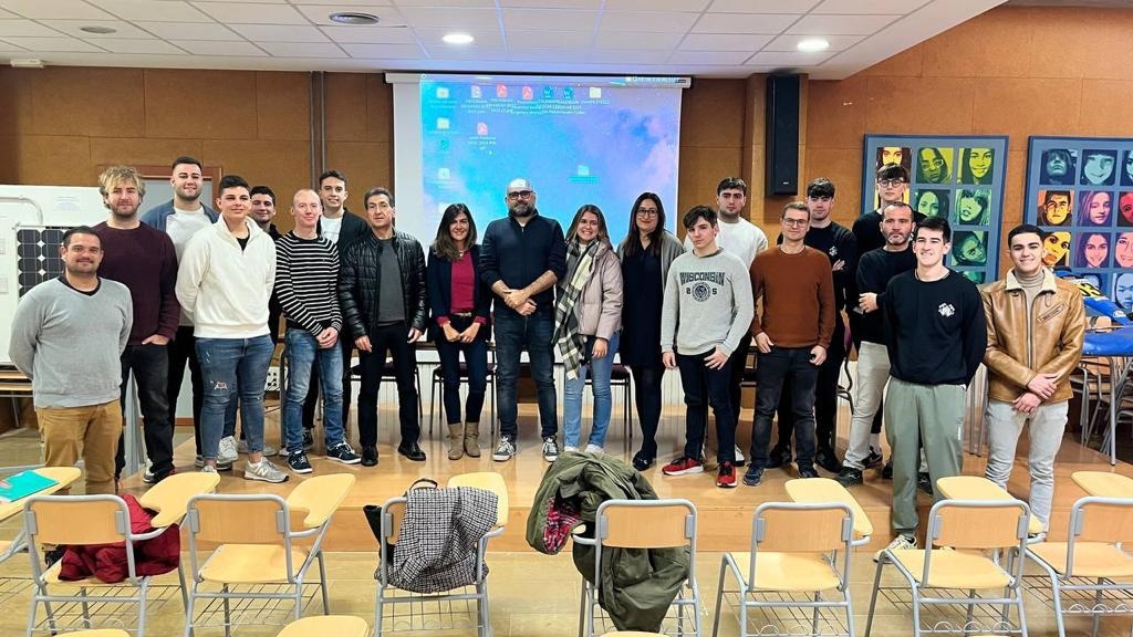 La Diputación de Castellón apoya la formación en eficiencia energética en la IES Llombai
