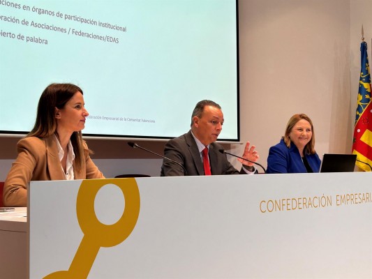 La patronal CEV denuncia que el azulejo es el único sector en que crece el paro y pide las ayudas