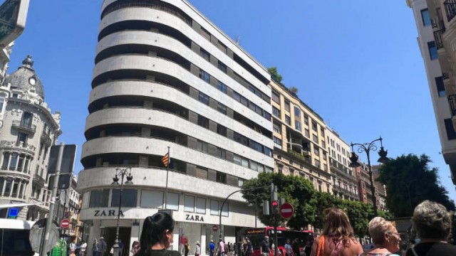 Zara cerrará sus dos tiendas en Juan de Austria y mantendrá la de Colón solo con la sección de mujer