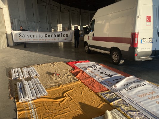 La Diputación reparte las 22 pancartas de 'Salvem la ceràmica' a los municipios del clúster y su área de influencia


