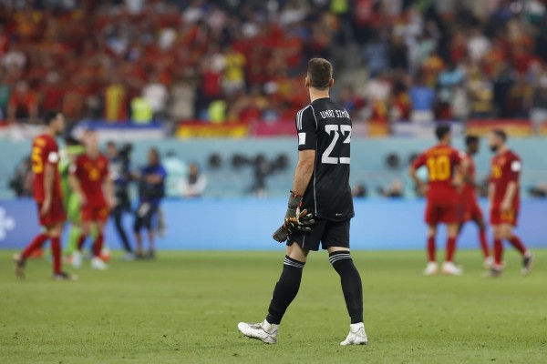 Unai Simón falla, España tiembla
