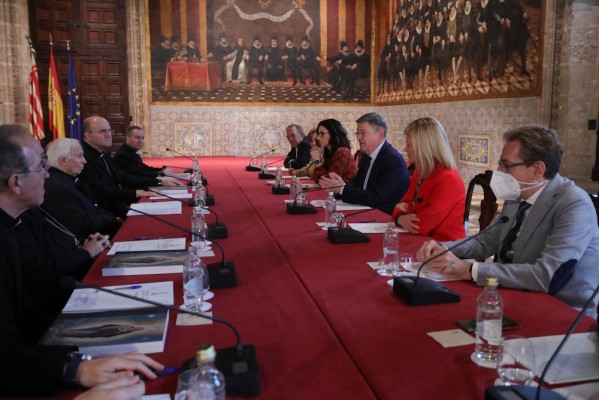 Dicho y hecho: reunión exprés de Puig con la comisión de la Iglesia pese al disgusto de sus socios 