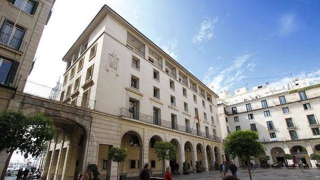 Fachada de la Audiencia Provincial de Alicante. - 