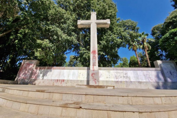 El Fadrell 'blindará' la cruz de Ribalta: habrá mayor presencia policial durante la fase de retirada