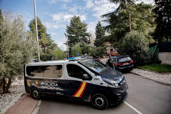 Detectado en la Embajada de EEUU en Madrid un sexto paquete con material pirotécnico