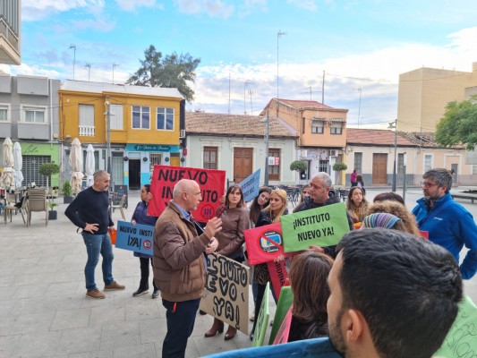 El alcalde de San Vicente se compromete a acelerar la redacción del proyecto del nuevo IES