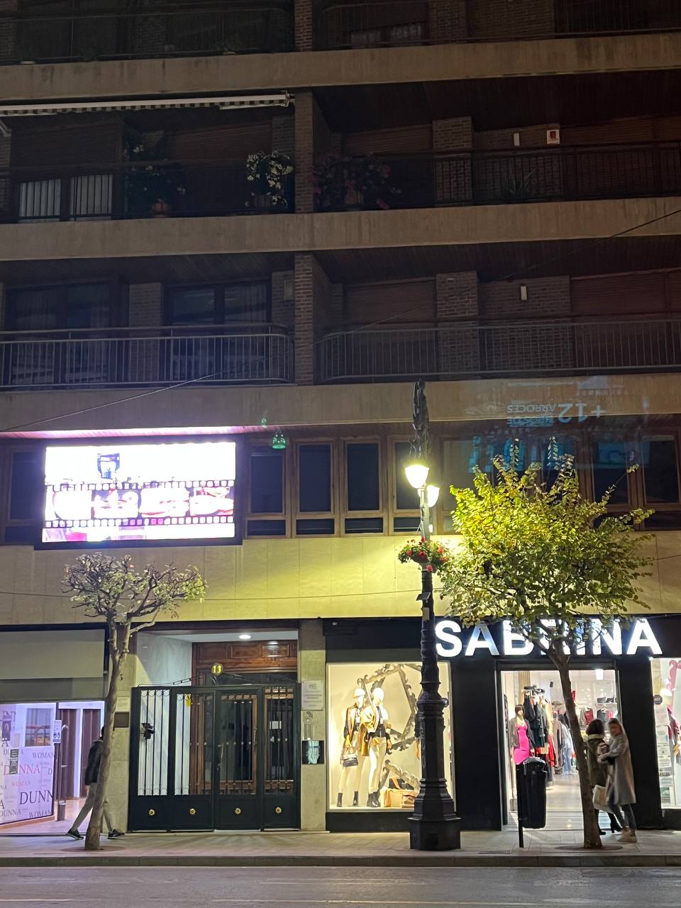 Cambiemos Orihuela denuncia la pasividad de Urbanismo con las pantallas de publicidad ilegales