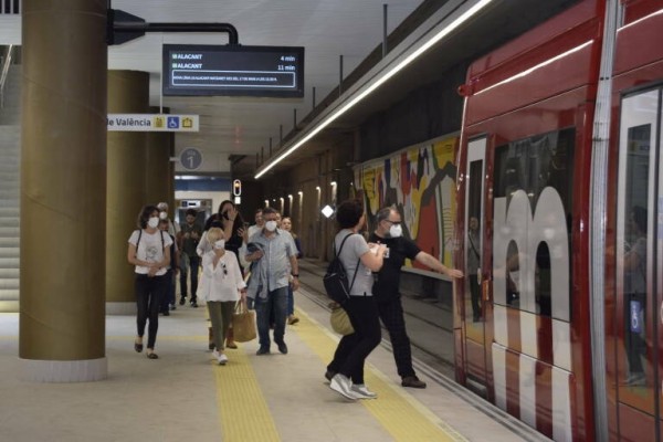 El Botànic abre la puerta a la gratuidad en el transporte público para jóvenes a todo 2023