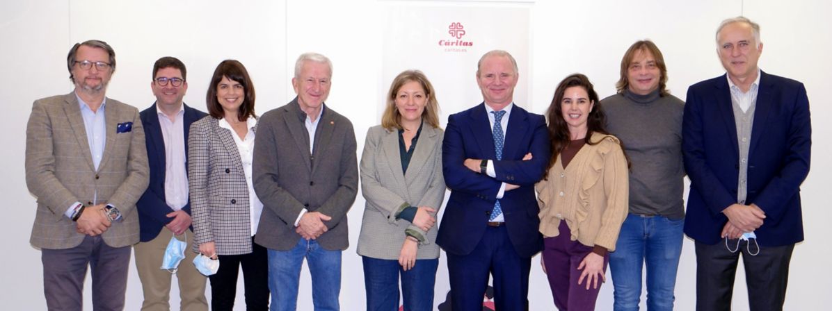 Hyundai colabora con Cáritas cediendo tres vehículos VIVe para sus desplazamientos en entornos rurales
