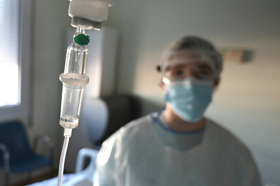 Imagen de archivo de un facultativo en el Hospital General de Castelló (Foto: Carlos Pascual) - 