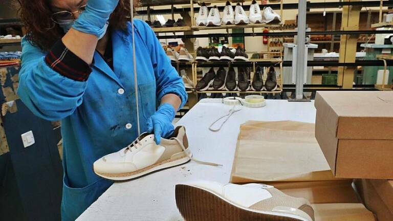 El calzado cita este jueves a 30.000 trabajadores a la huelga por mejores salarios
