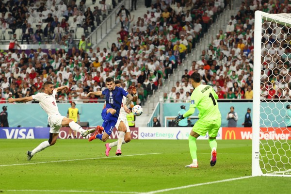 Pulisic condena a Irán y prolonga el sueño americano

