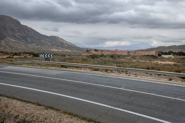 El Consell alega daño en suelo forestal para tumbar la planta solar de la suiza EBL en Fontcalent