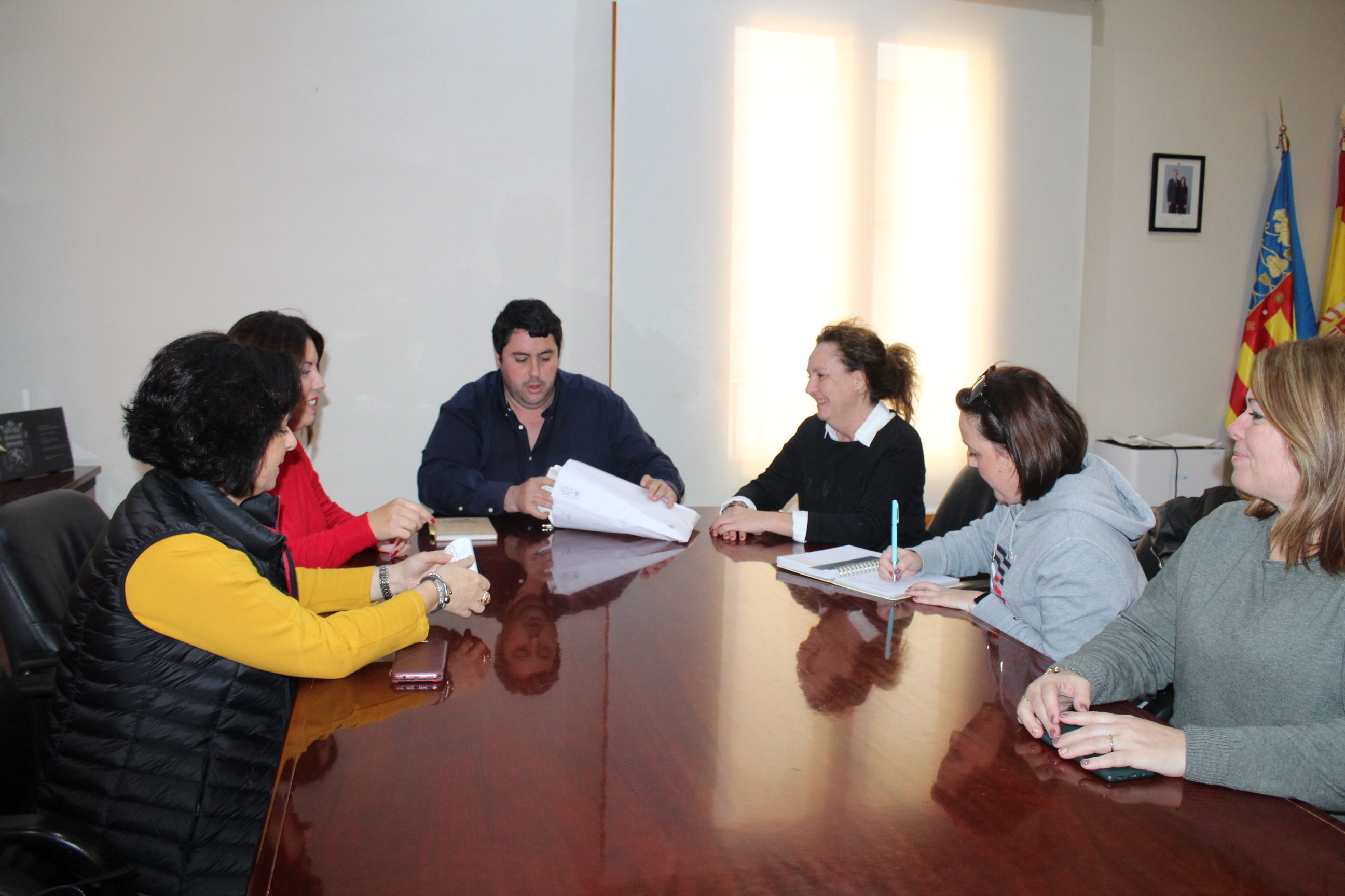 Nules reparte al comercio local 2.000 tickets del parking subterráneo 
