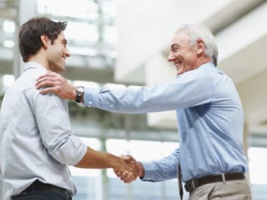 La primera generación pasa el testigo: 3.500 empresas familiares viven un proceso de sucesión