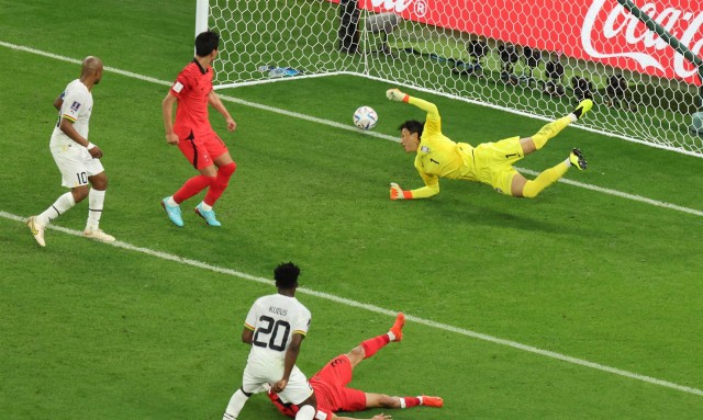 Ghana sobrevive y deja contra las cuerdas a Corea

