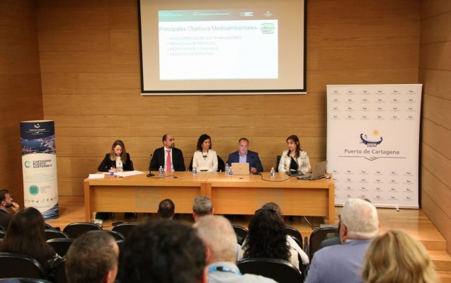 El Puerto destaca en las Jornadas de Energía y Sostenibilidad que ha duplicado la descarga de GNL en el primer semestre de este año