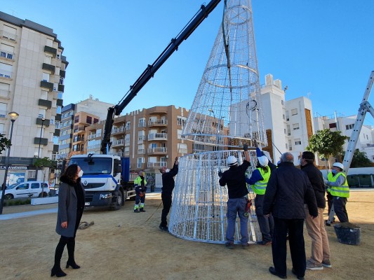 Lorca encenderá este sábado su decoración navideña con un árbol luminoso de 25 metros
