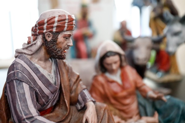 El murciano Jesús Griñán realiza el primer belén de la historia del Parlamento Europeo