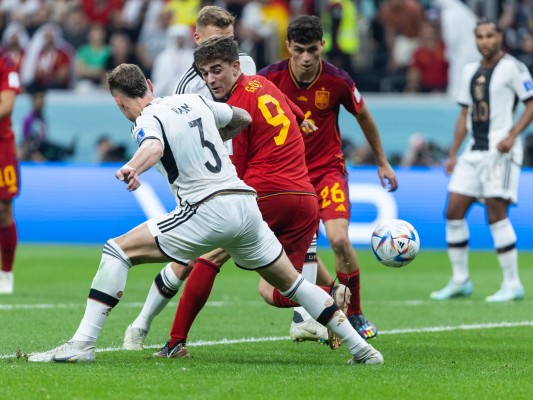 Gavi no entrena por un golpe
