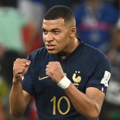 Mbappé desenreda el laberinto danés
